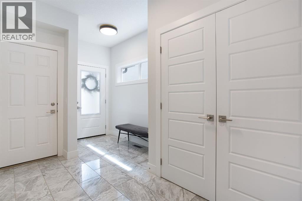 37 Savanna Heath Ne, Calgary, Alberta  T3J 2H5 - Photo 3 - A2315112