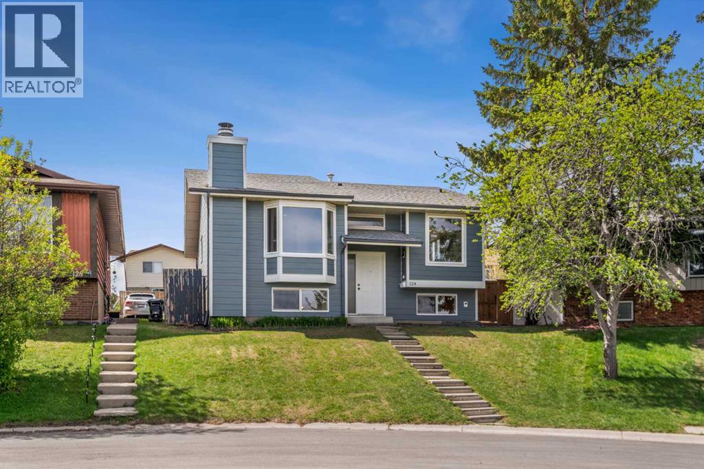 124 Bergen Crescent Nw, Calgary, Alberta  T3K 1J8 - Photo 1 - A2313891
