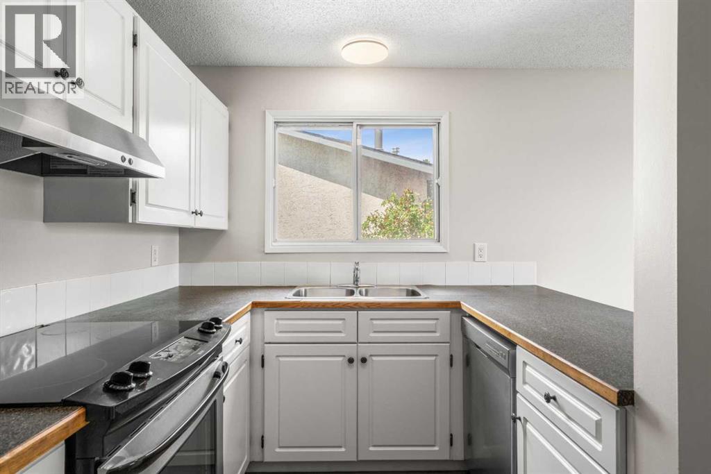 124 Bergen Crescent Nw, Calgary, Alberta  T3K 1J8 - Photo 5 - A2313891
