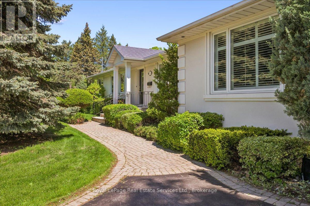 281 Pinehurst Drive, Oakville, Ontario  L6J 4X2 - Photo 5 - W13206056