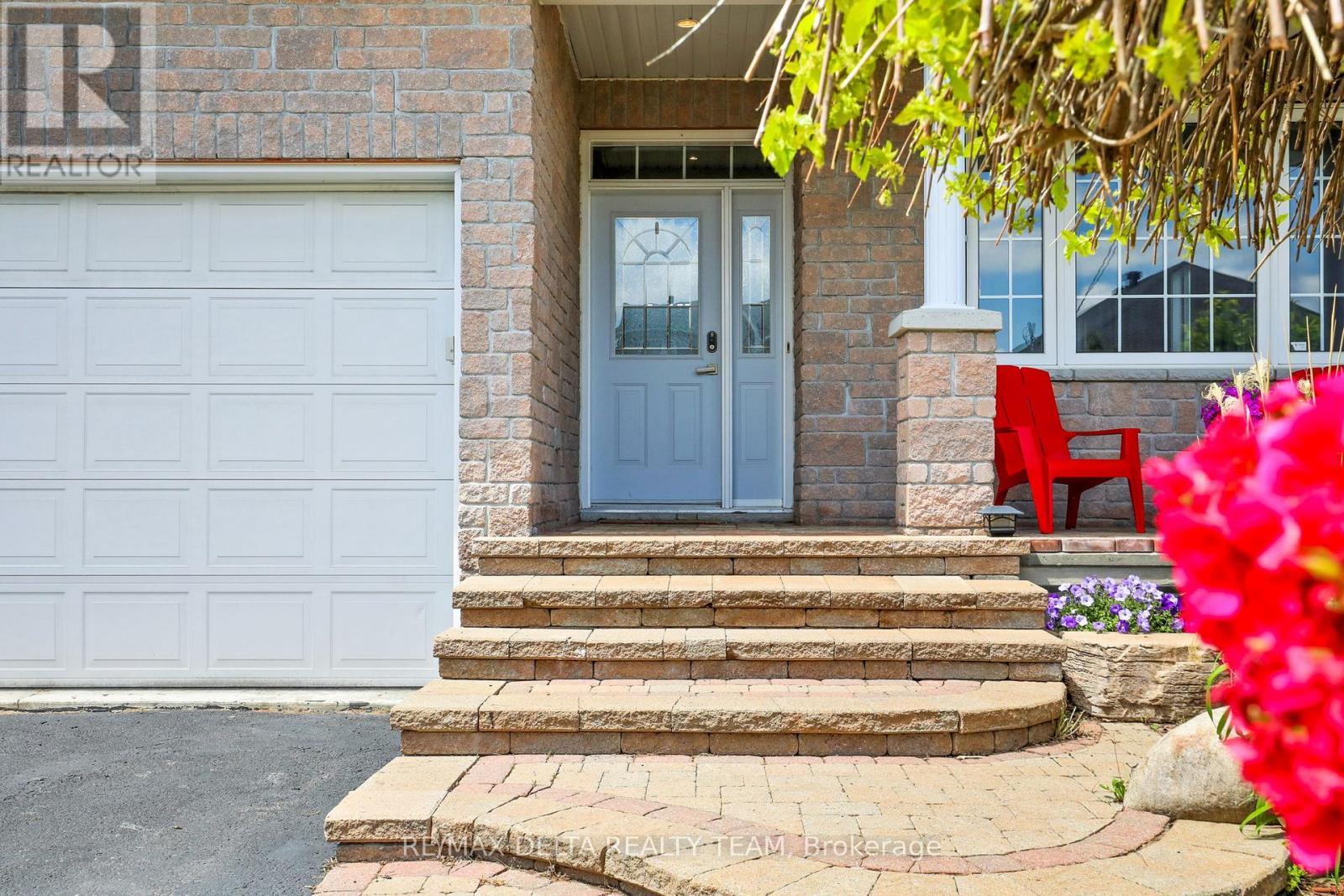 1811 Kingsdale Avenue, Ottawa, Ontario  K1T 1H7 - Photo 3 - X13206044