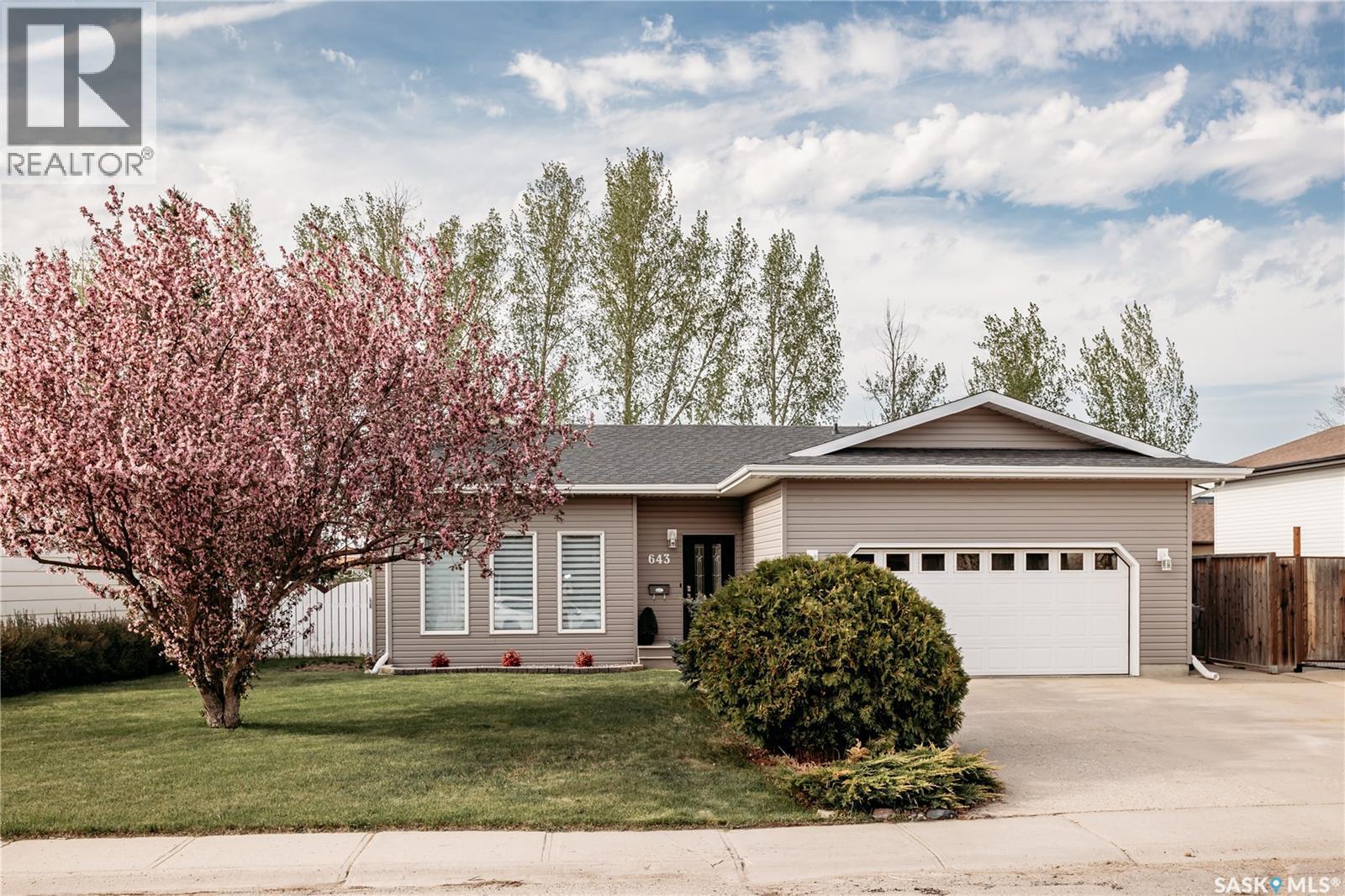 643 Dieppe Drive, Weyburn, Saskatchewan  S4H 3G4 - Photo 1 - SK037310