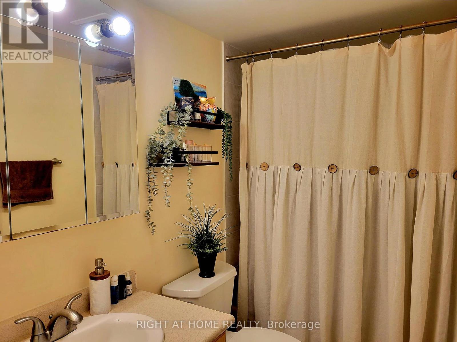 1121 - 39 Oneida Crescent, Richmond Hill, Ontario  L4B 4T9 - Photo 10 - N13206112