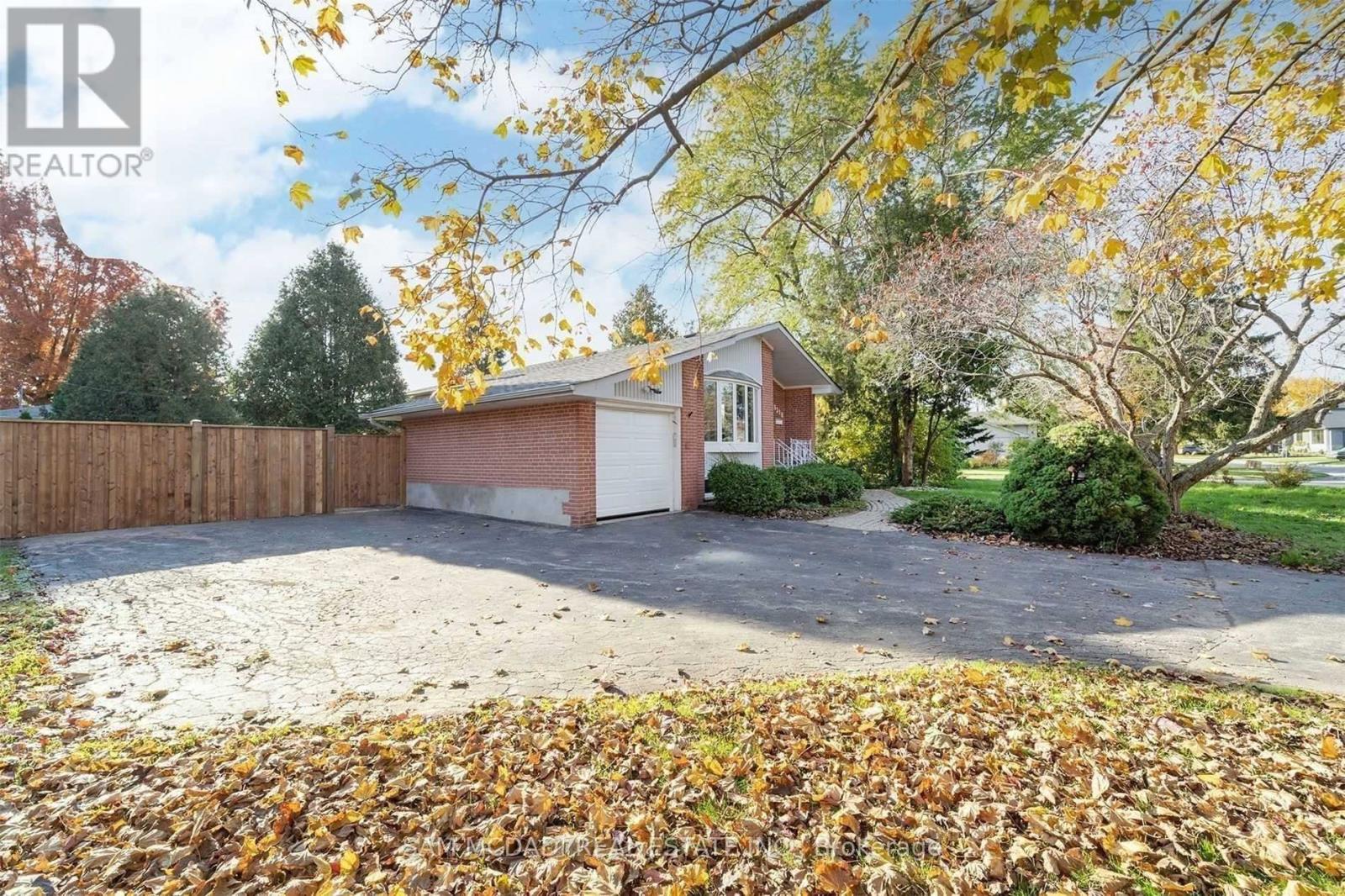 5318 Mericourt Road, Burlington, Ontario  L7L 3R4 - Photo 30 - W13206070