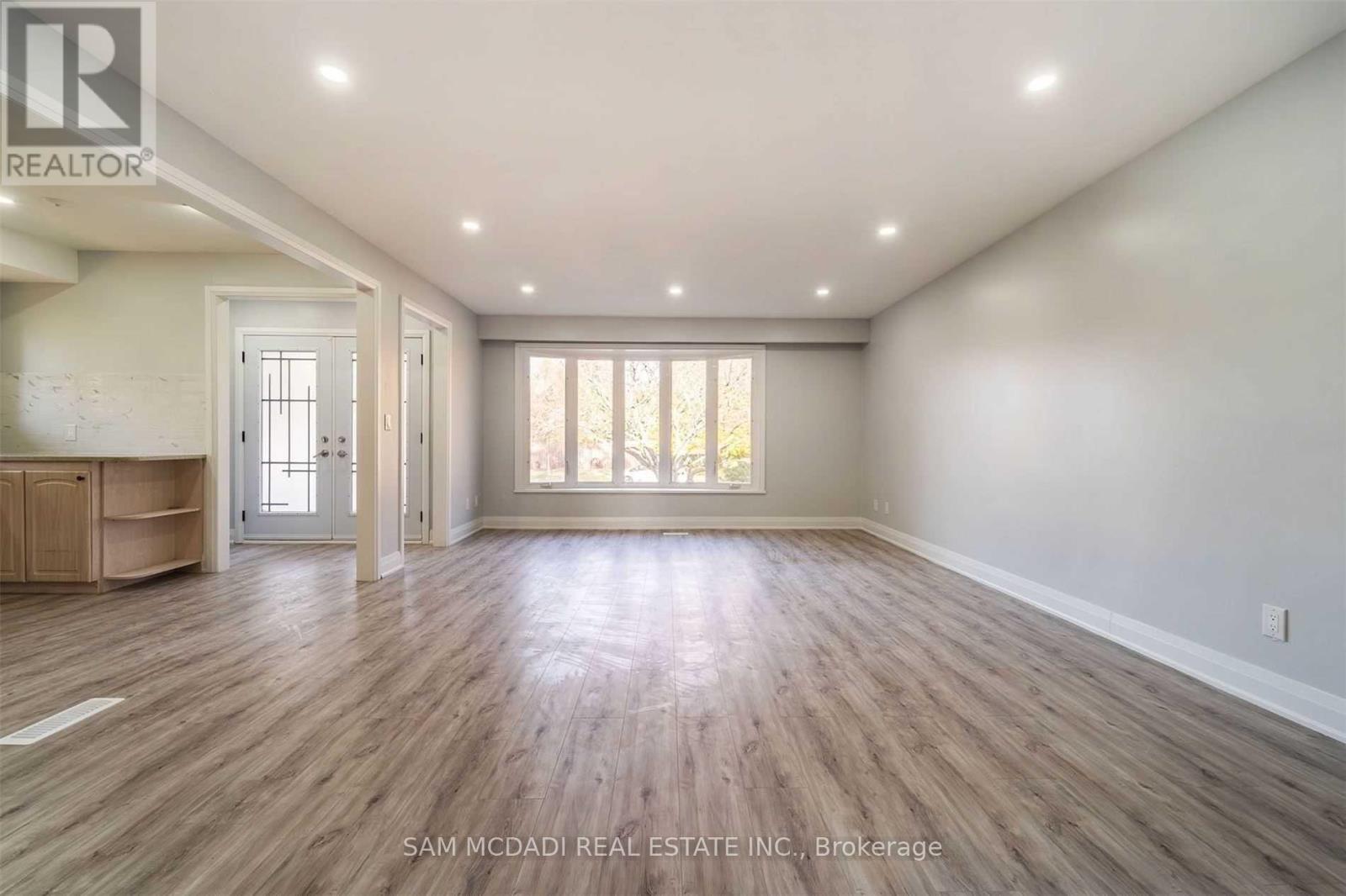 5318 Mericourt Road, Burlington, Ontario  L7L 3R4 - Photo 8 - W13206070