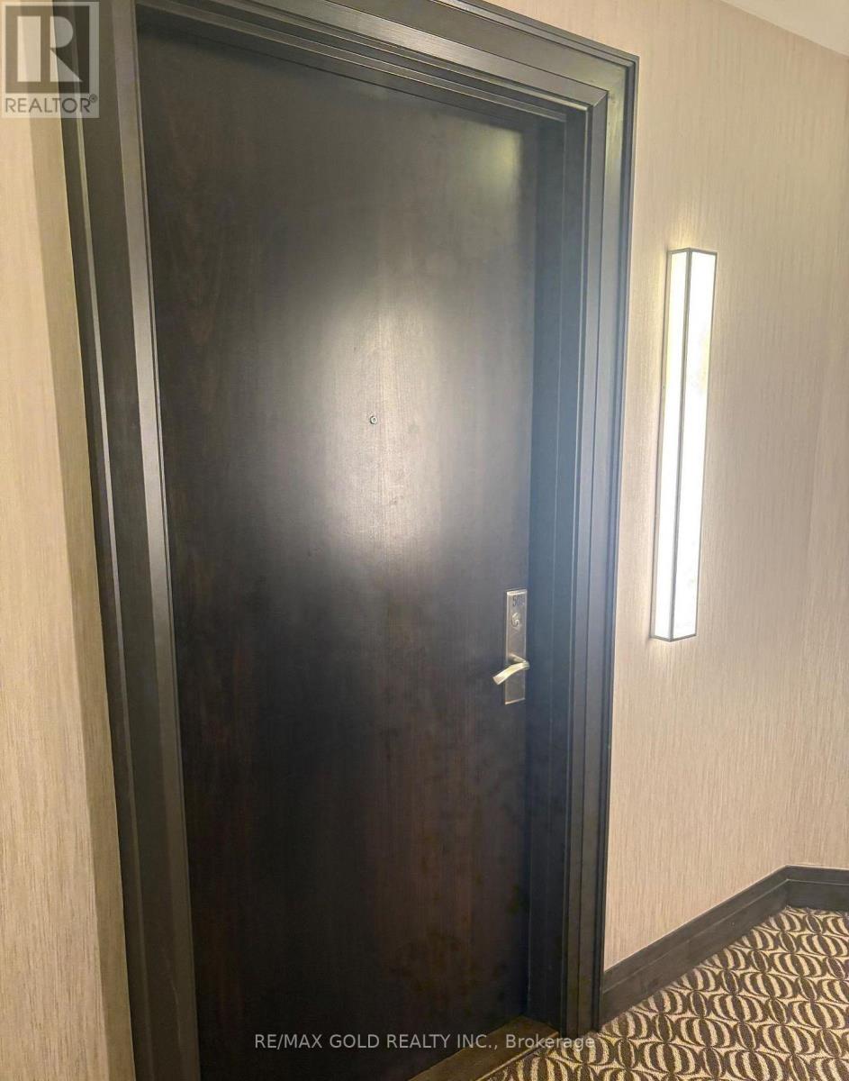501 - 840 Queens Plate Drive, Toronto, Ontario  M9W 0E7 - Photo 1 - W13206080