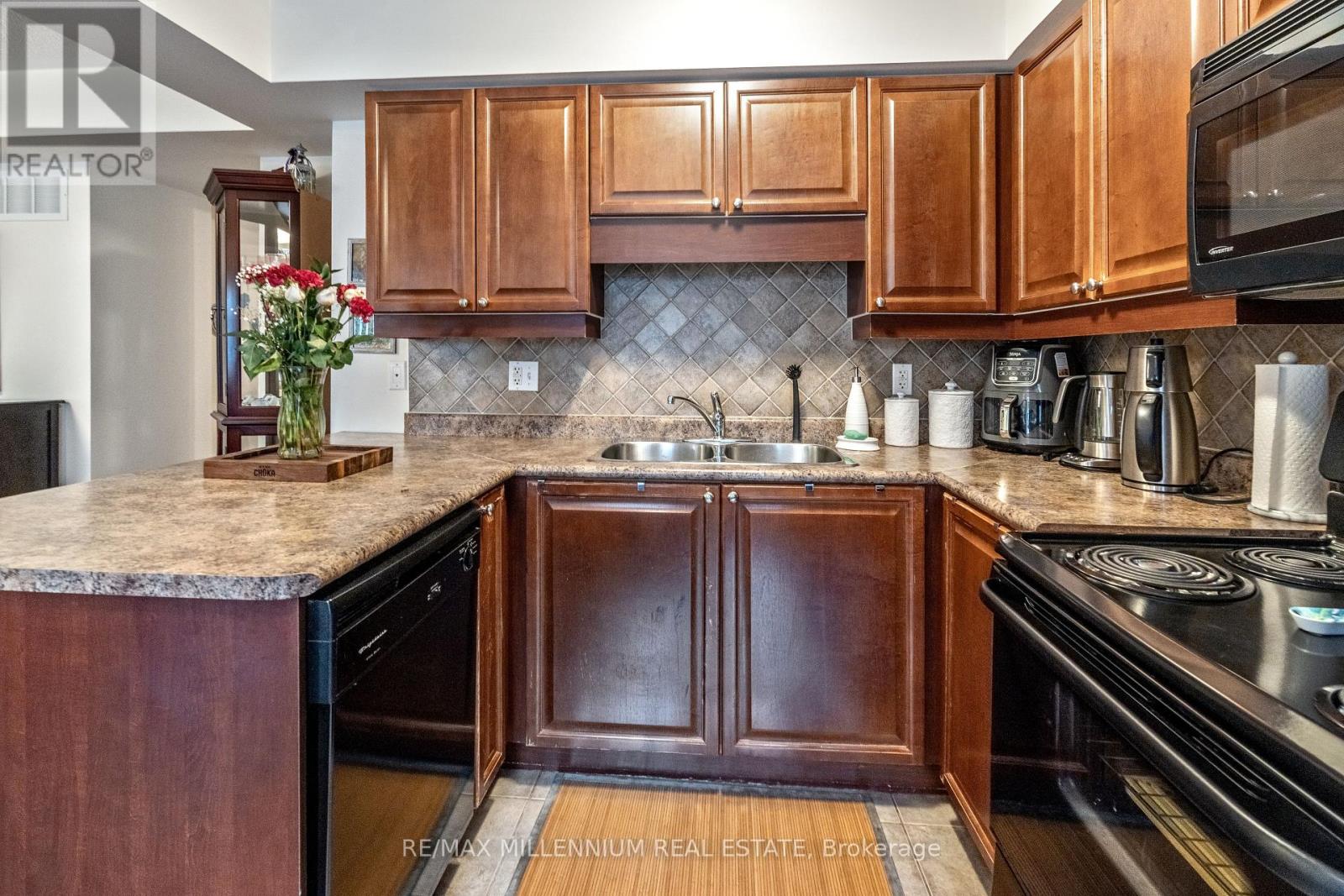 4 - 774 Neighbourhood Circle, Mississauga, Ontario  L5B 0B6 - Photo 10 - W13206094