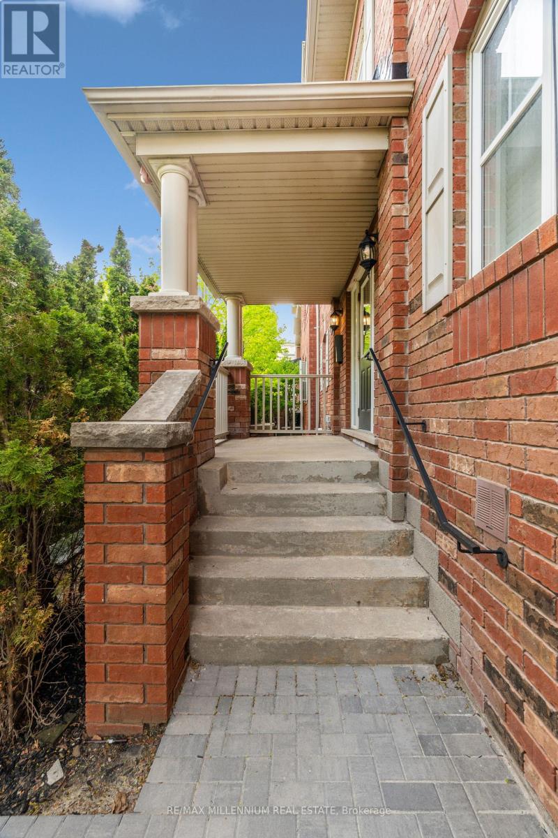 4 - 774 Neighbourhood Circle, Mississauga, Ontario  L5B 0B6 - Photo 2 - W13206094