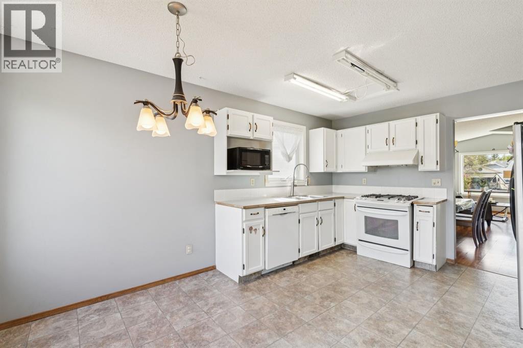 34 Shawfield Place SW, Calgary, Alberta  T2Y 1Y7 - Photo 10 - A2312417