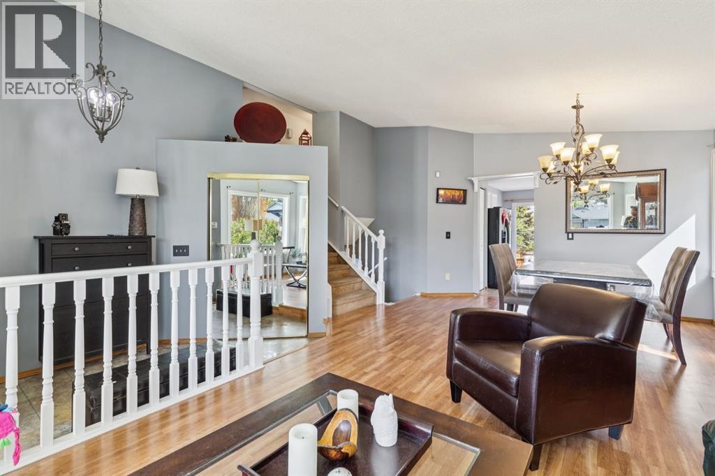 34 Shawfield Place SW, Calgary, Alberta  T2Y 1Y7 - Photo 7 - A2312417