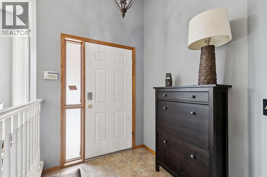 34 Shawfield Place SW, Calgary, Alberta  T2Y 1Y7 - Photo 3 - A2312417