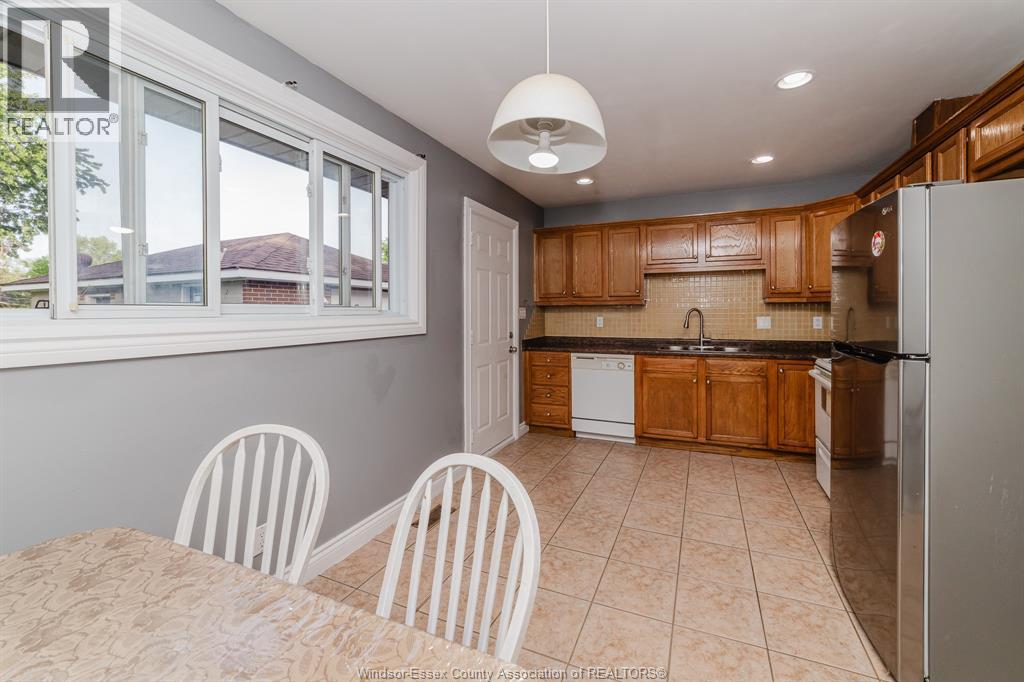 3018 Grandview Street, Windsor, Ontario  N8T 2L9 - Photo 8 - 26012260