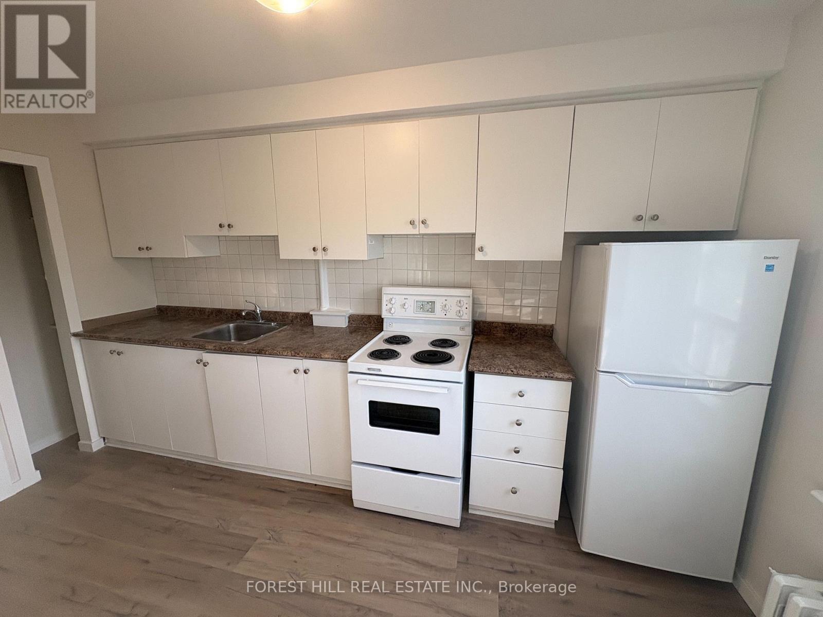 3 - 245 Lakeshore Road E, Mississauga, Ontario  L5G 1G8 - Photo 6 - W13206126