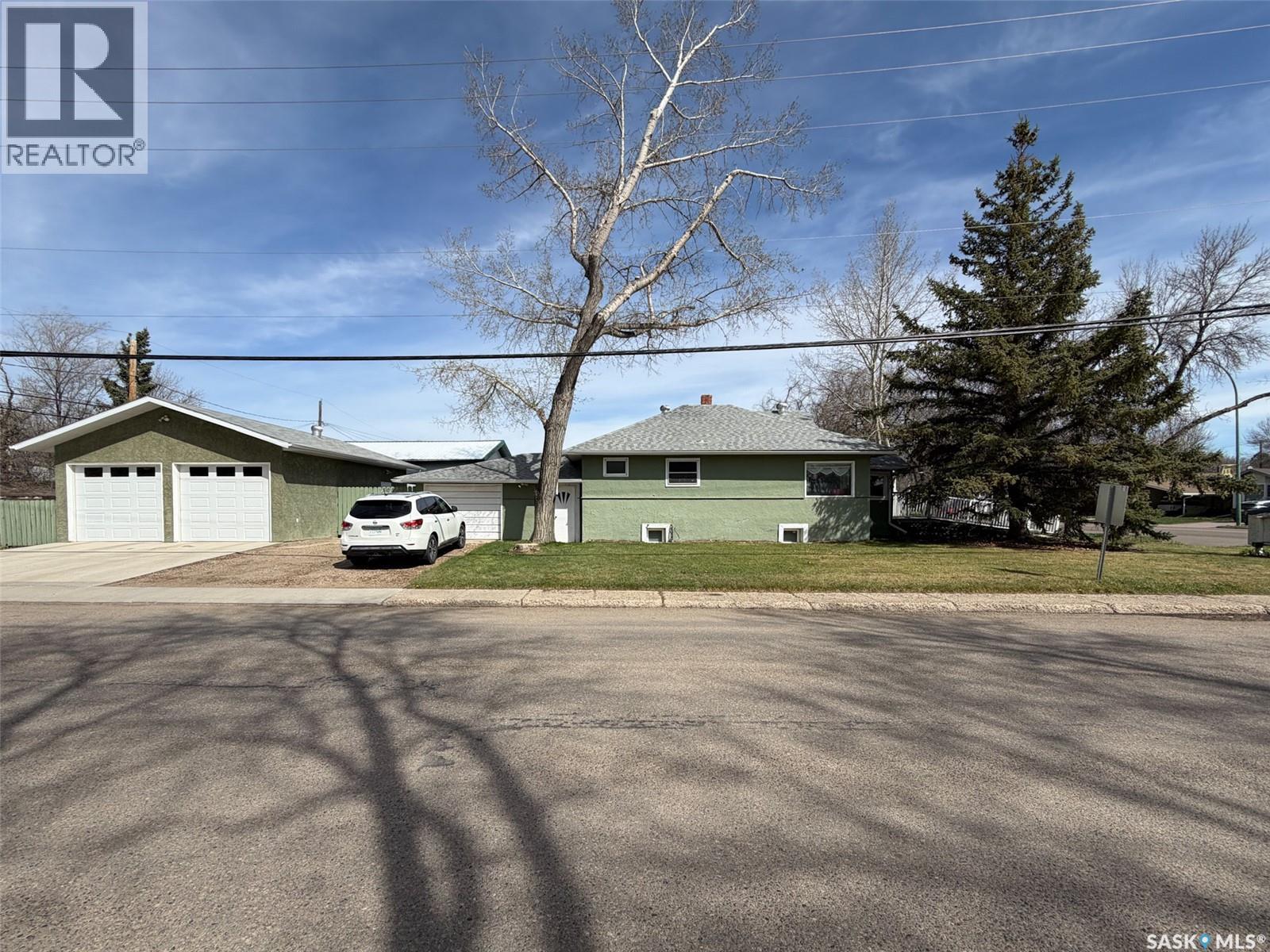505 Centre Street, Shaunavon, Saskatchewan  S0N 2M0 - Photo 1 - SK037372