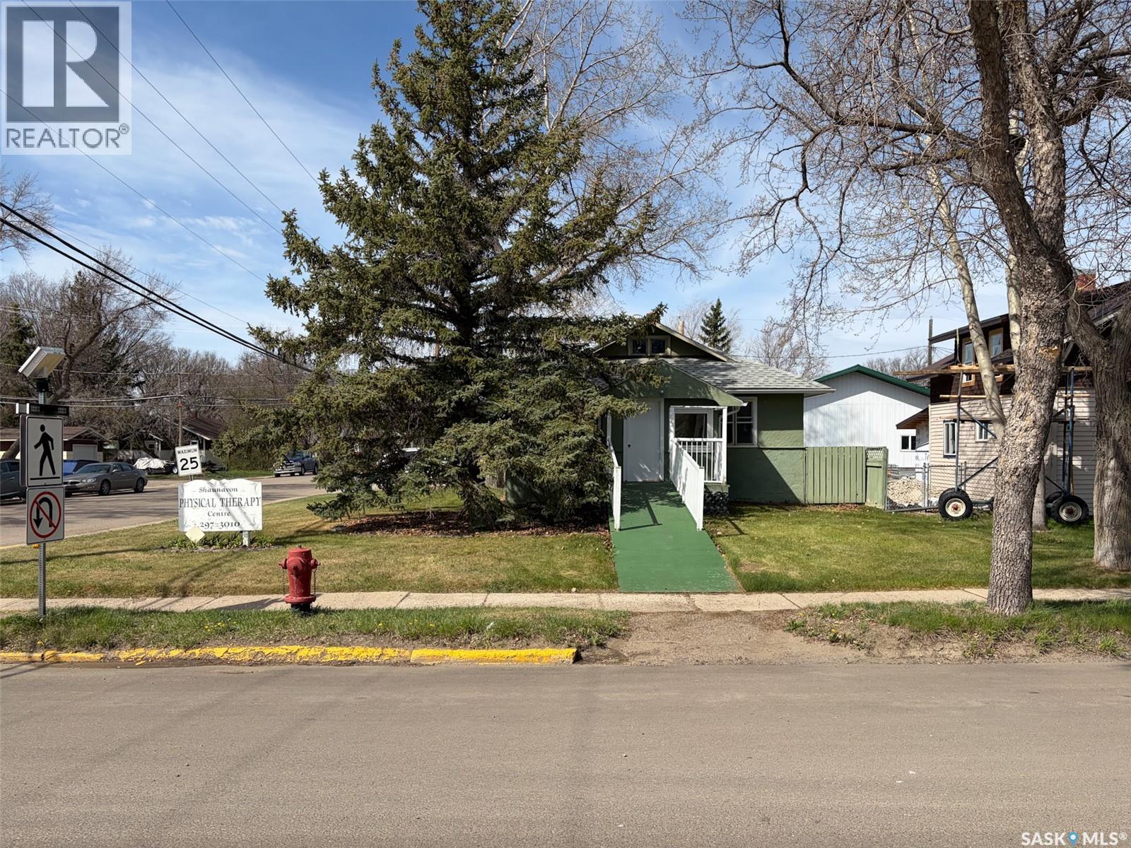 505 Centre Street, Shaunavon, Saskatchewan  S0N 2M0 - Photo 2 - SK037372