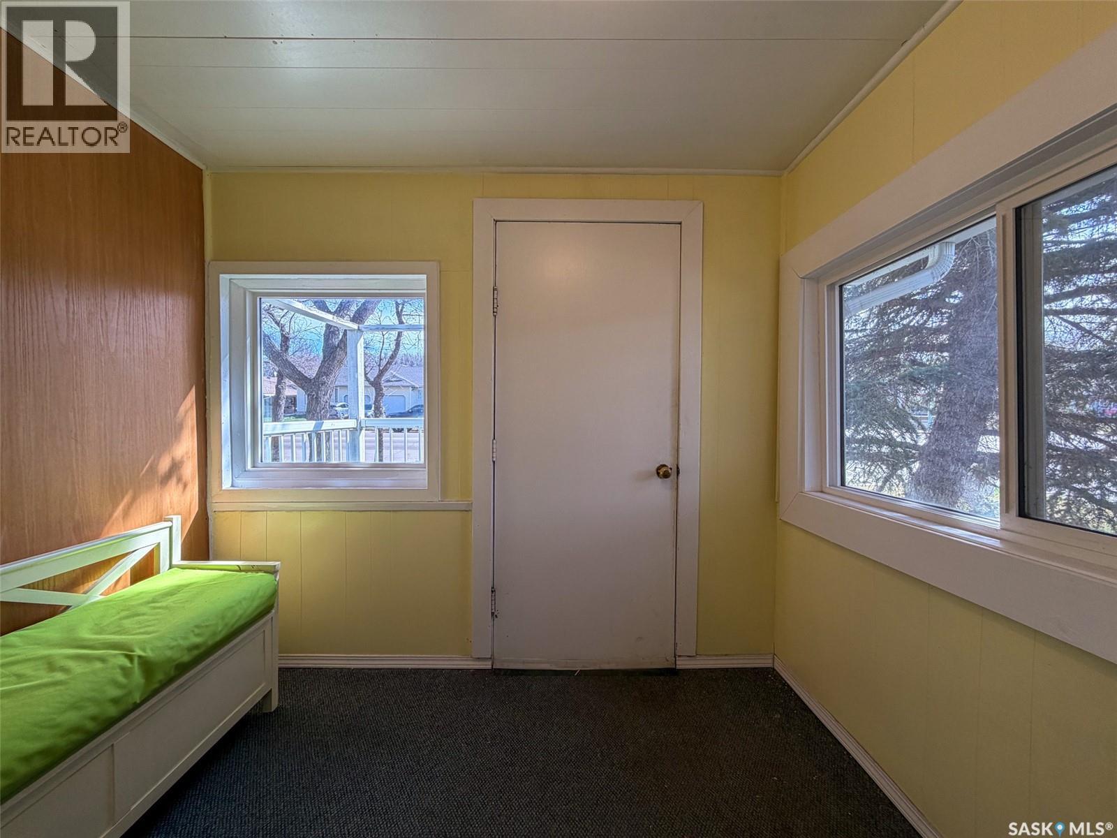 505 Centre Street, Shaunavon, Saskatchewan  S0N 2M0 - Photo 4 - SK037372