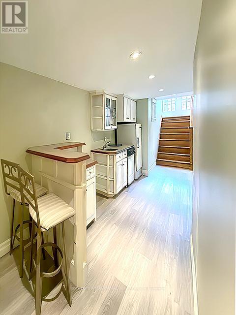 Main + Lower - 21 Melgund Road, Toronto, Ontario  M5R 1Z9 - Photo 12 - C13072548