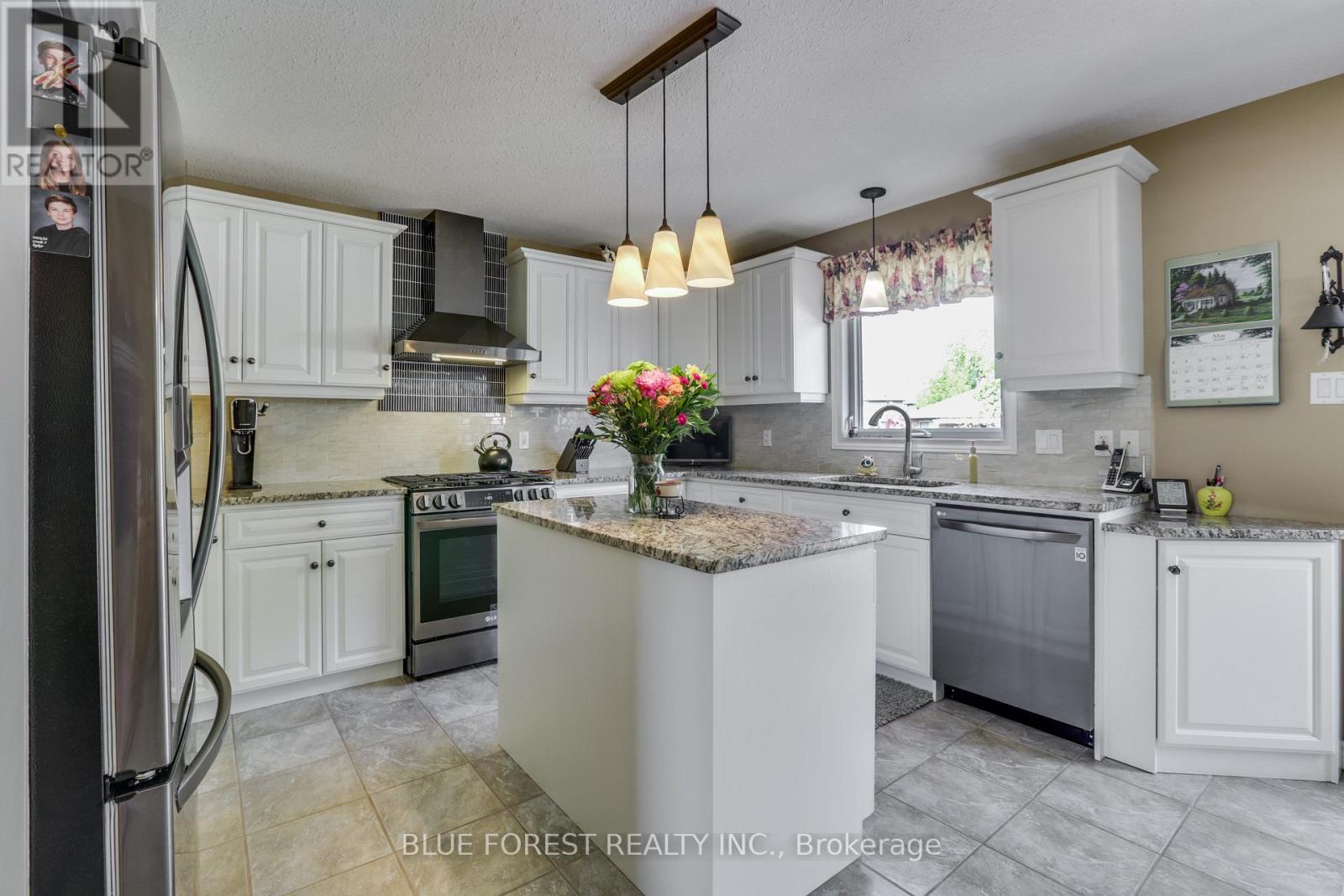 116 Woodvale Drive, Thames Centre, Ontario  N0L 1G3 - Photo 7 - X13206190