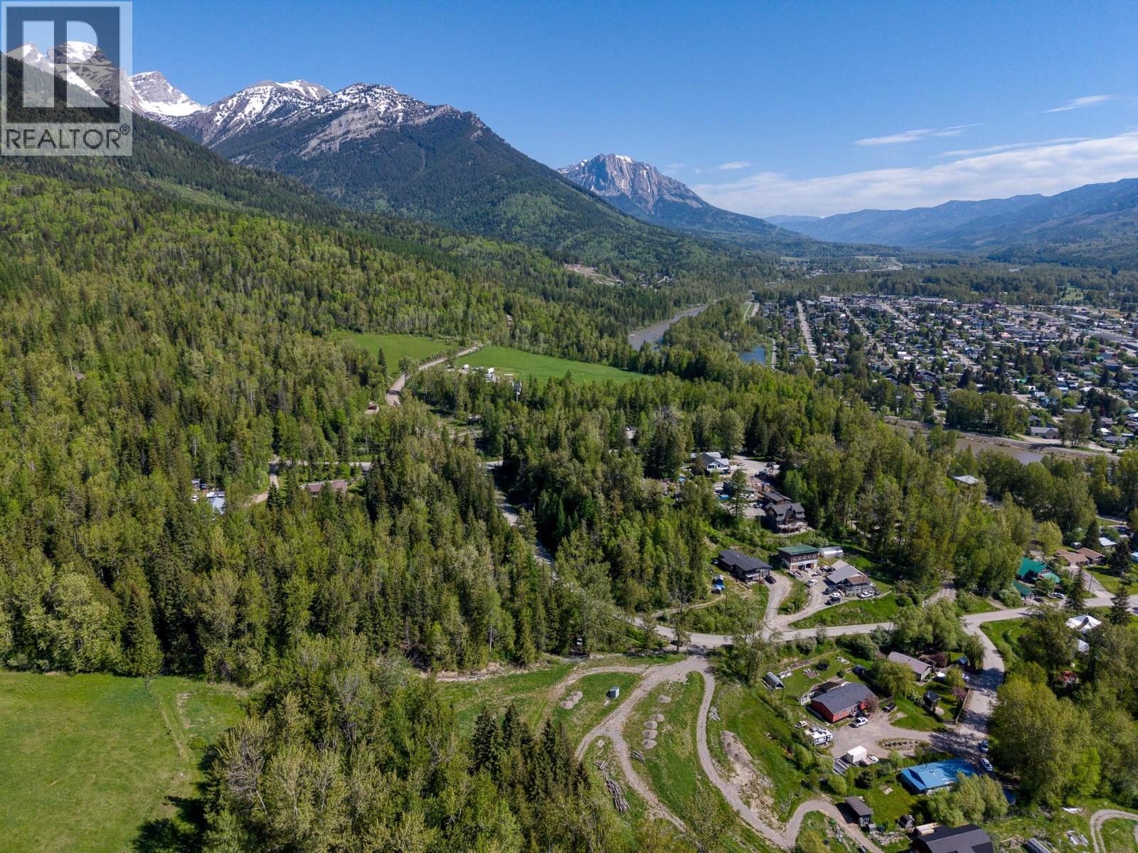 300 Burma Road, Fernie, British Columbia  V0B 1M0 - Photo 8 - 10389085