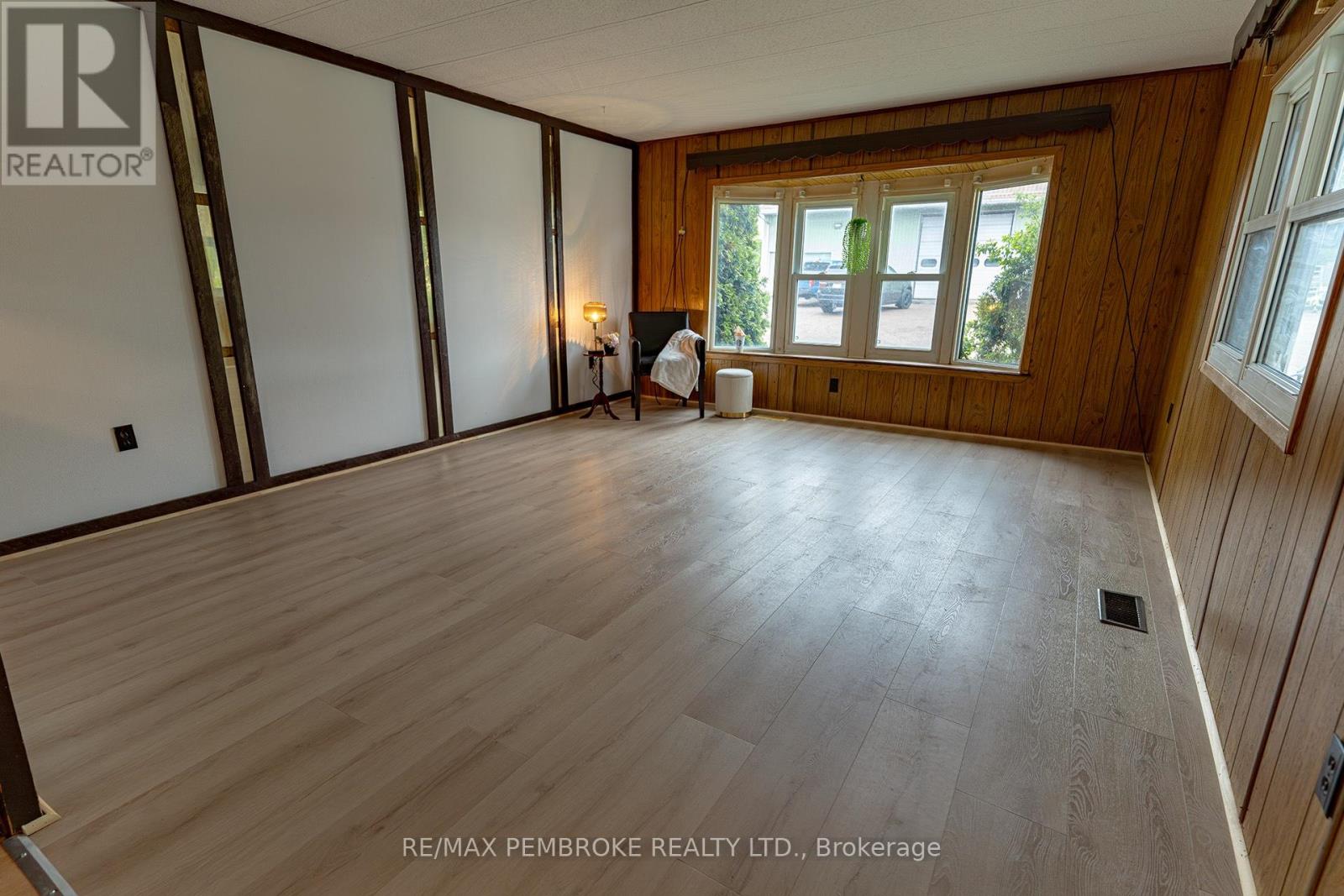 94 Pinehurst Estates, Petawawa, Ontario  K8H 2H2 - Photo 8 - X13206154