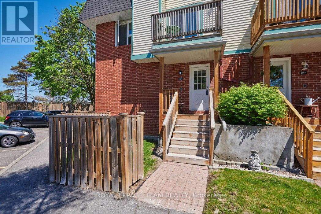 202 - 2 Terrace Drive, Ottawa, Ontario  K2H 9H9 - Photo 4 - X13206148
