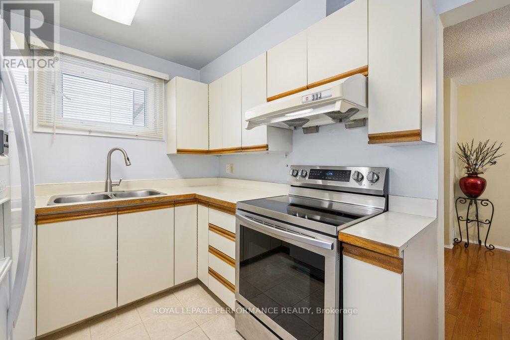 525 Kirkwood Avenue, Ottawa, Ontario  K1Z 5X2 - Photo 18 - X13206186