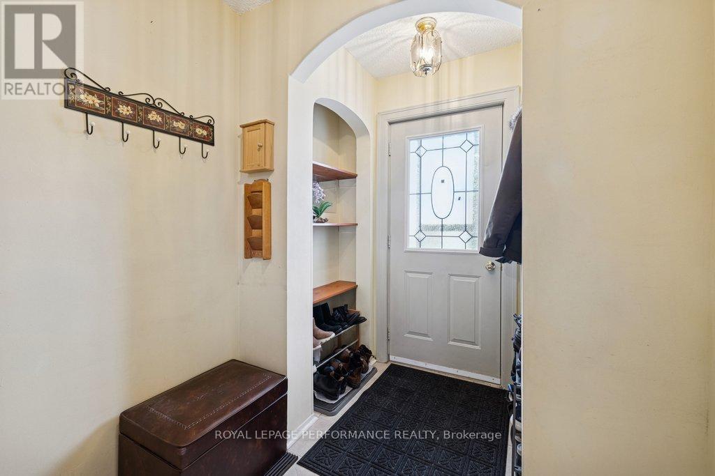 525 Kirkwood Avenue, Ottawa, Ontario  K1Z 5X2 - Photo 4 - X13206186