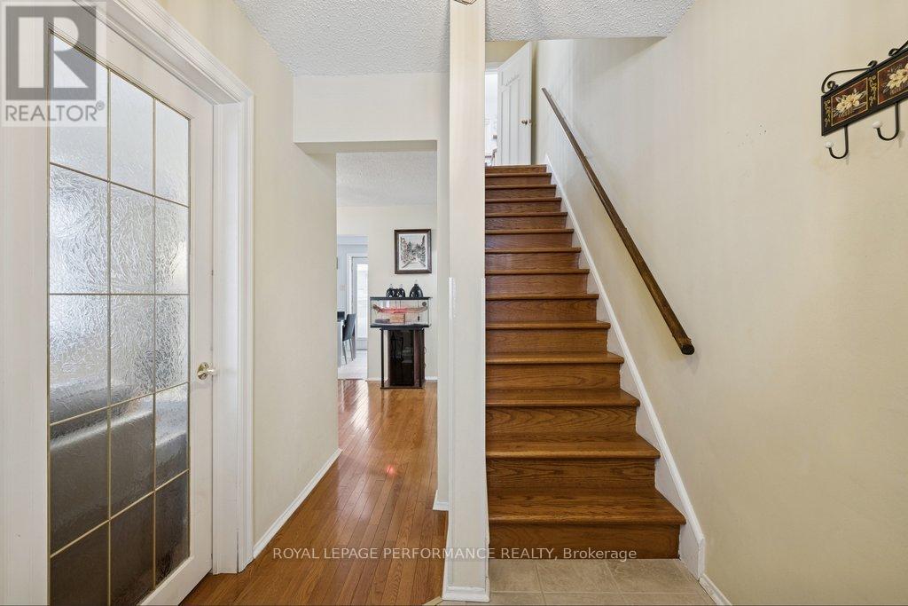 525 Kirkwood Avenue, Ottawa, Ontario  K1Z 5X2 - Photo 5 - X13206186