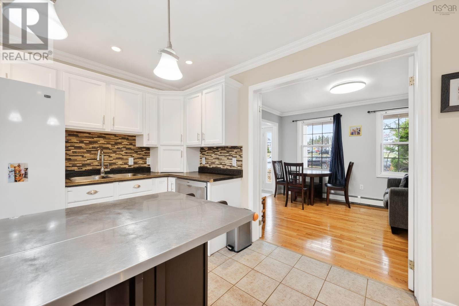 10 Amberwood Crescent Crescent, Westmount, Nova Scotia  B1R 2J8 - Photo 9 - 202608976