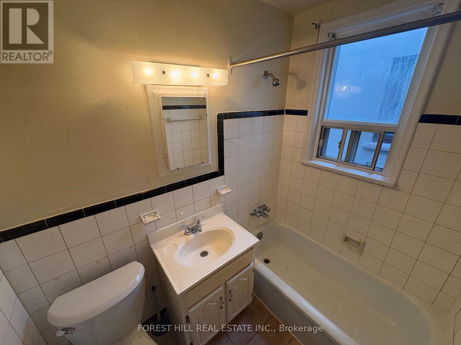 3 - 247 Lakeshore Road E, Mississauga, Ontario  L5G 1G8 - Photo 12 - W13206176