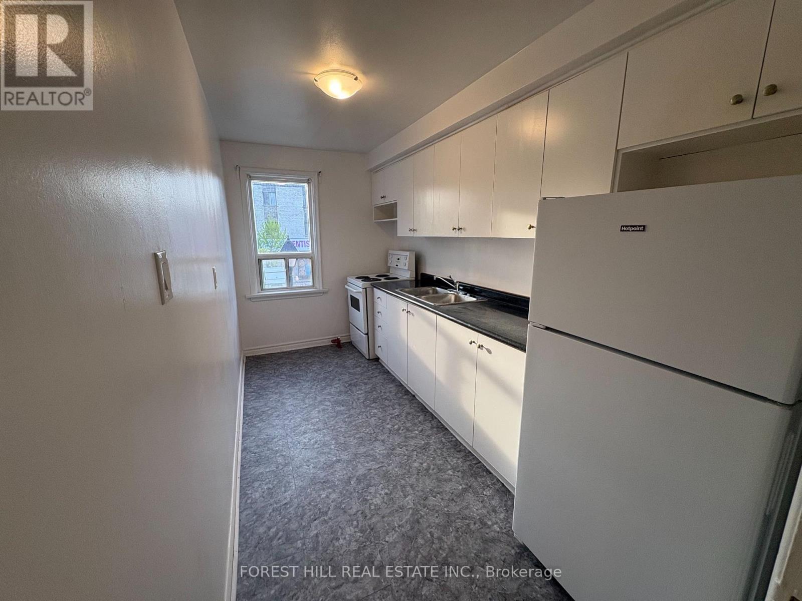3 - 247 Lakeshore Road E, Mississauga, Ontario  L5G 1G8 - Photo 6 - W13206176