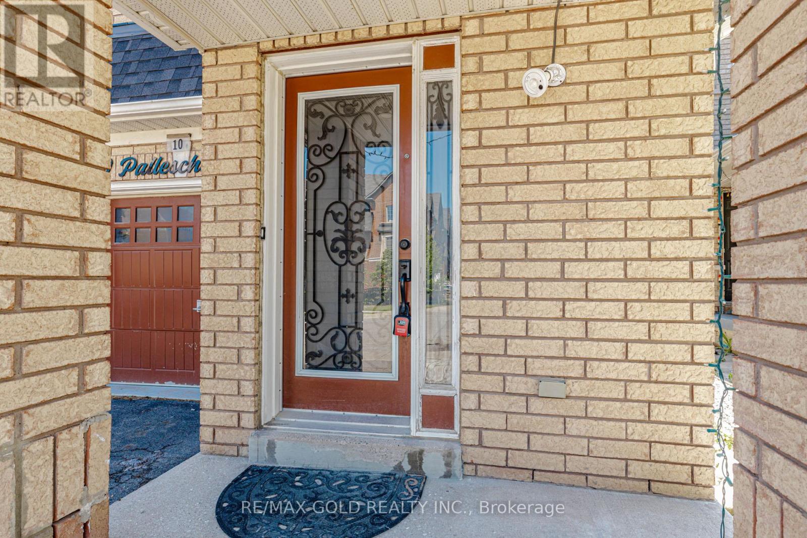 10 Palleschi Drive, Brampton, Ontario  L6P 2S1 - Photo 4 - W13206196