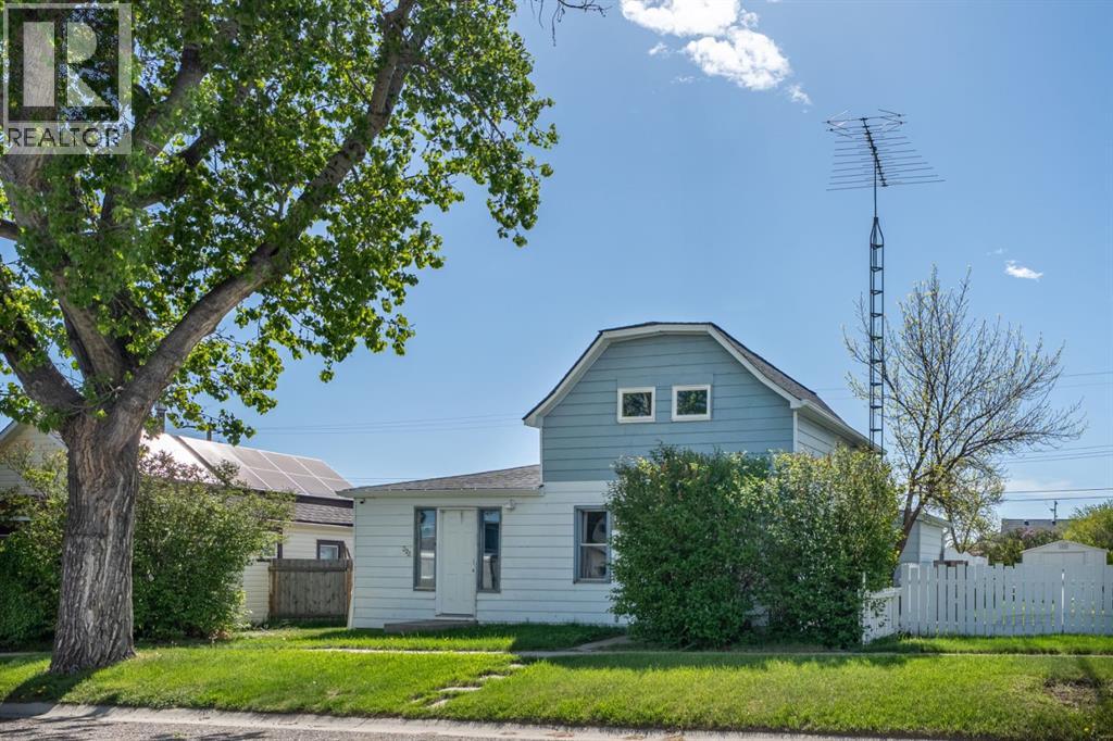 223 2 Street N, Vulcan, Alberta  T0L 2B0 - Photo 2 - A2314047