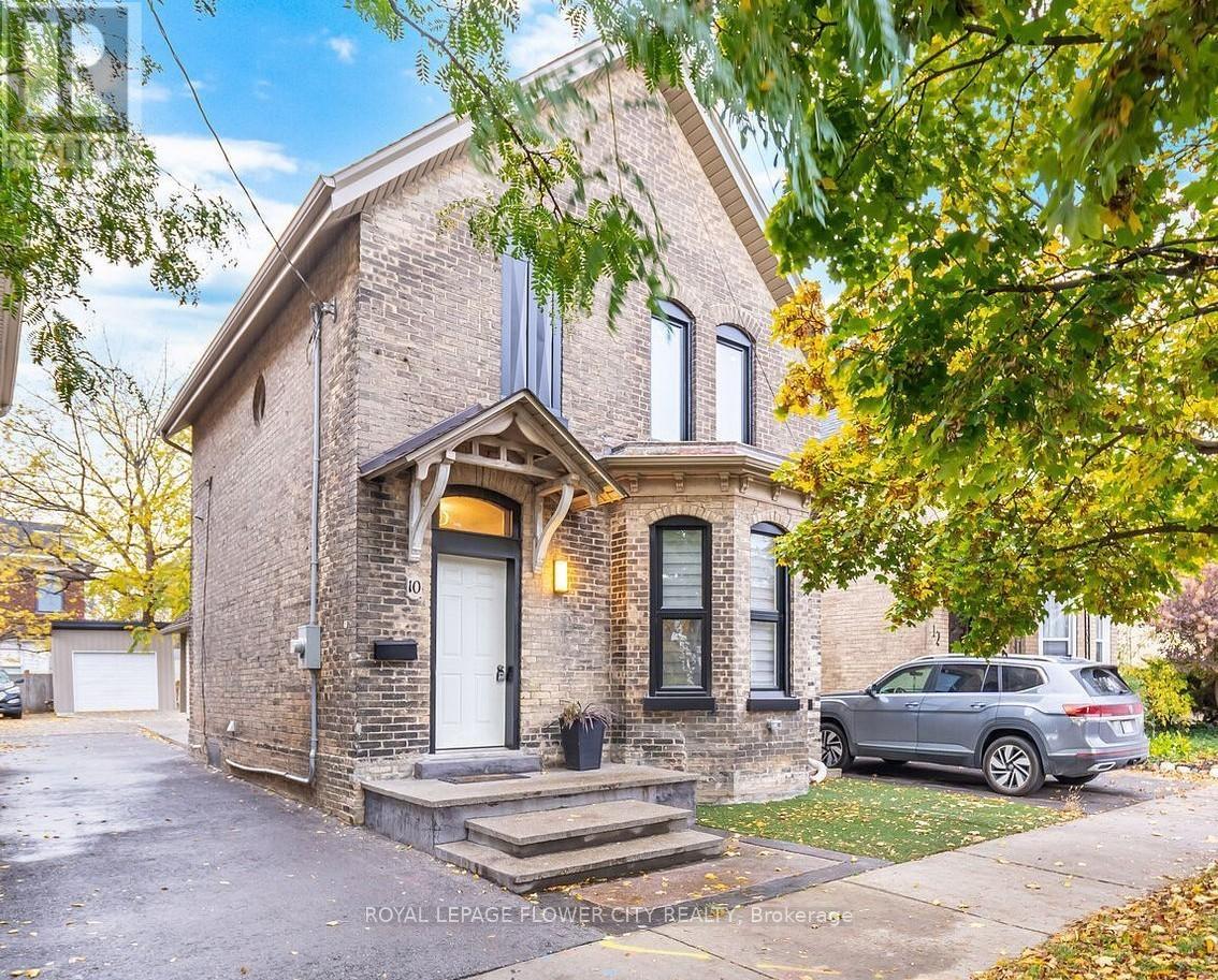 10 PEARL STREET, Brantford, Ontario