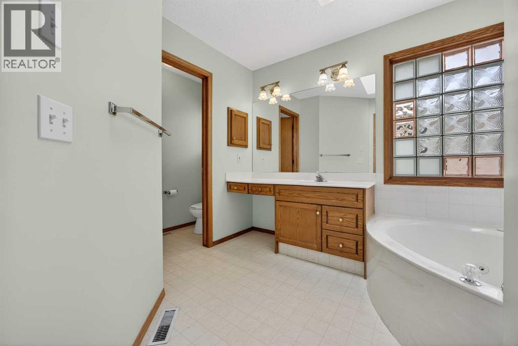 90 Hawkmount Green NW, Calgary, Alberta  T3G 2T9 - Photo 24 - A2298757