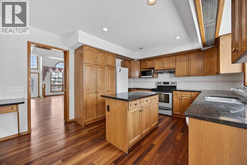 90 Hawkmount Green NW, Calgary, Alberta  T3G 2T9 - Photo 8 - A2298757