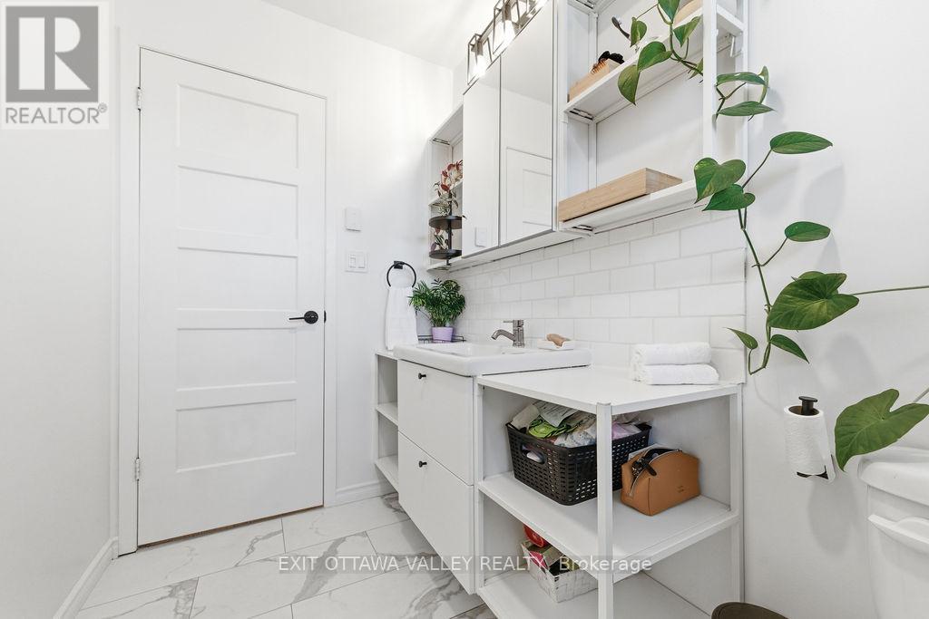 587 Alfred Street E, Pembroke, Ontario  K8A 8A2 - Photo 12 - X13041214