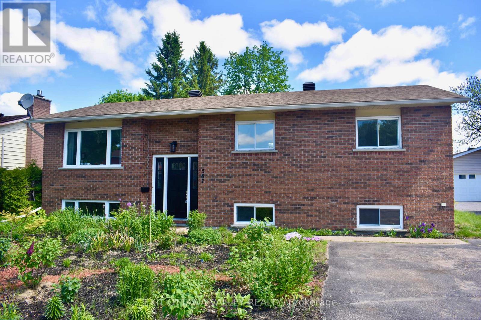 587 Alfred Street E, Pembroke, Ontario  K8A 8A2 - Photo 2 - X13041214
