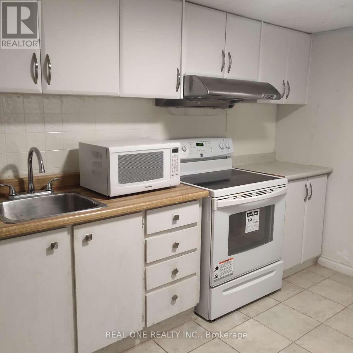 Lower - 3 Glentworth Road, Toronto, Ontario  M2J 2E4 - Photo 3 - C13206246