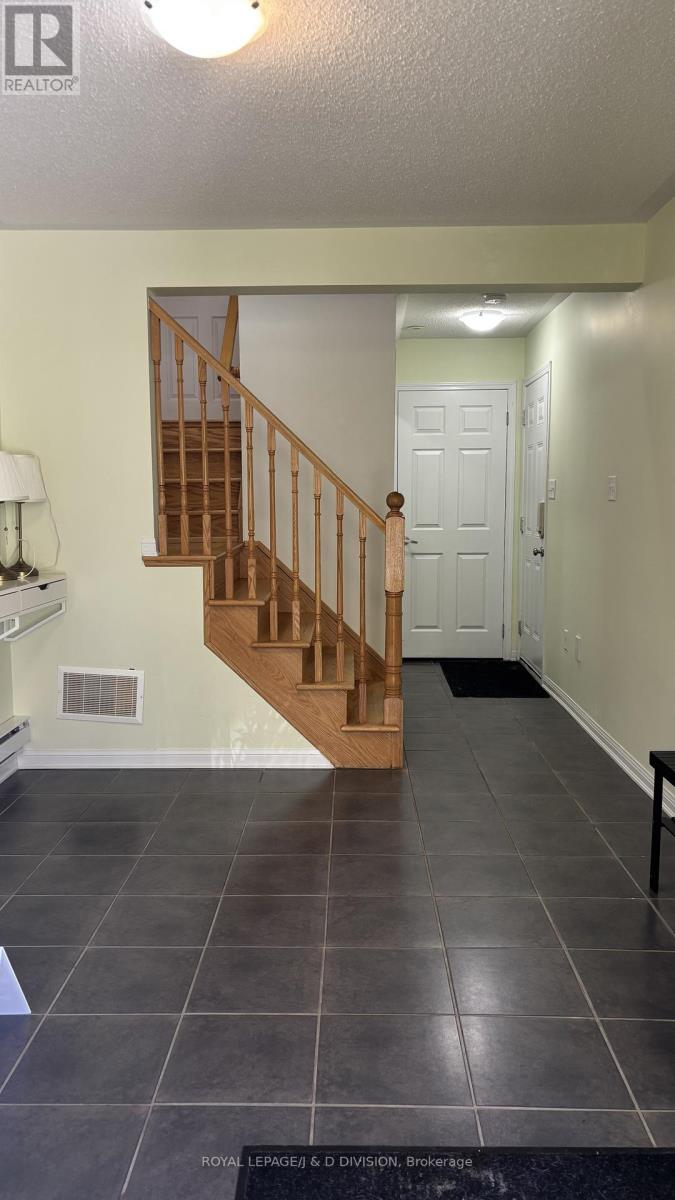52 Ayers Crescent, Toronto, Ontario  M1L 0B8 - Photo 4 - E13206248