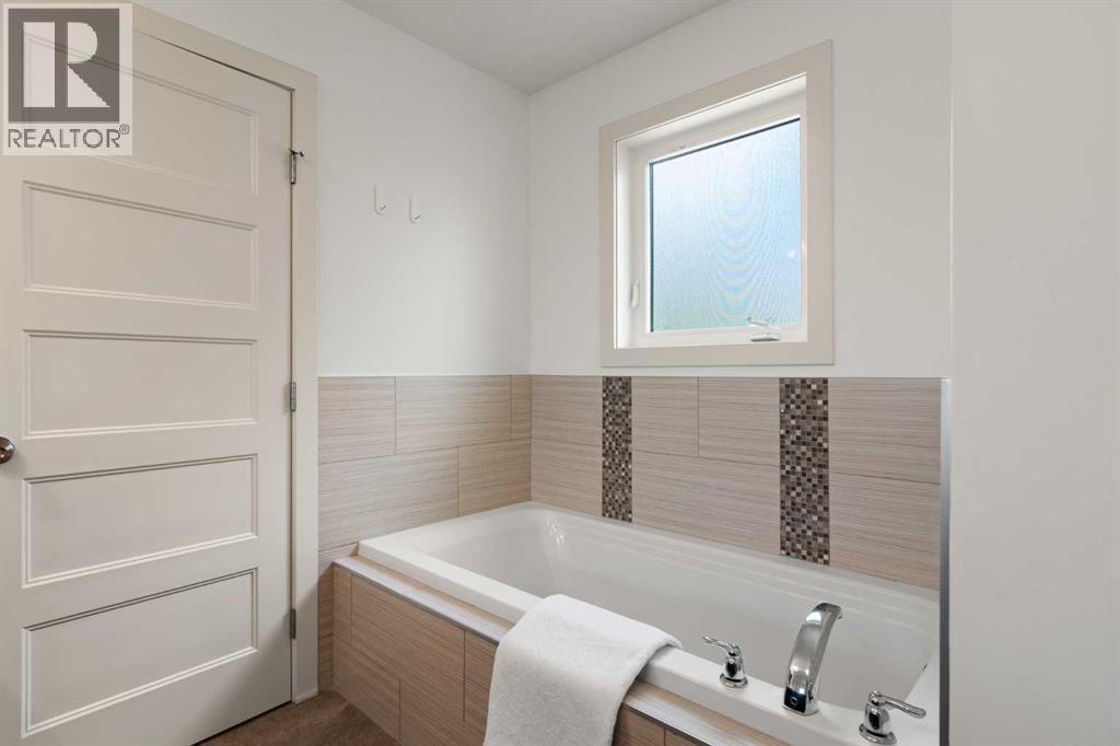 2, 6110 Bowness Road Nw, Calgary, Alberta  T3B 0E1 - Photo 16 - A2313444