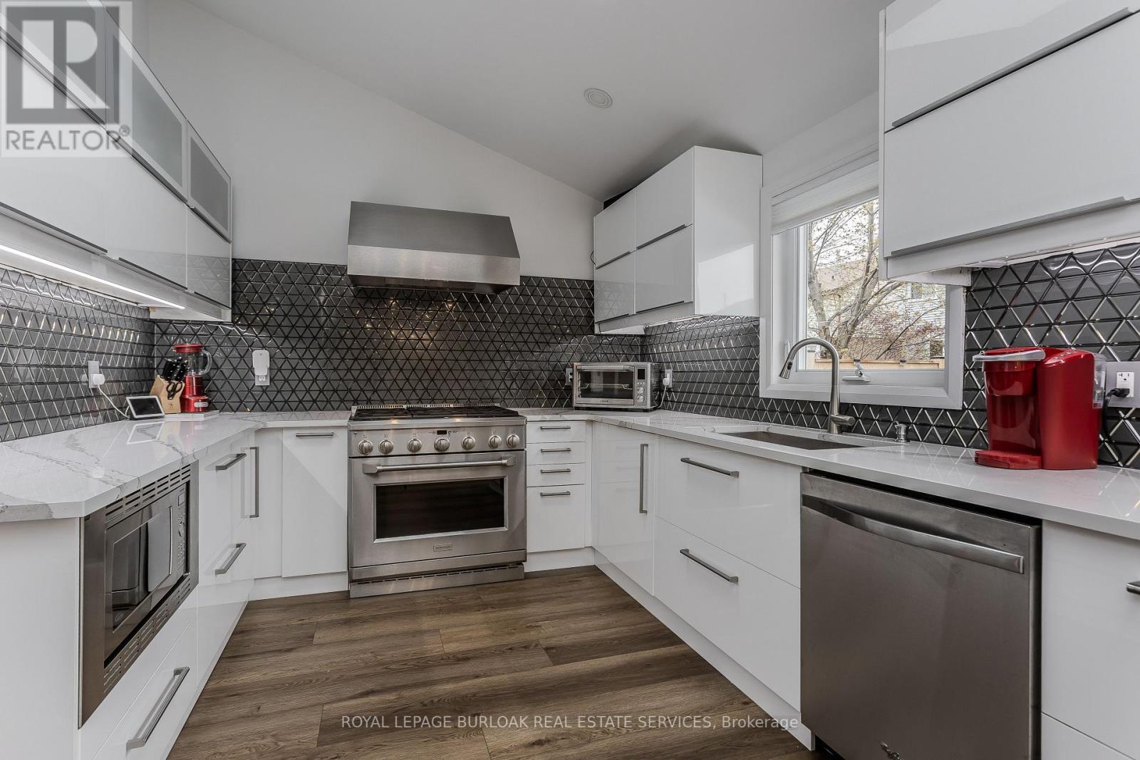 3199 Desmond Drive, Burlington, Ontario  L7M 3N1 - Photo 9 - W13206230