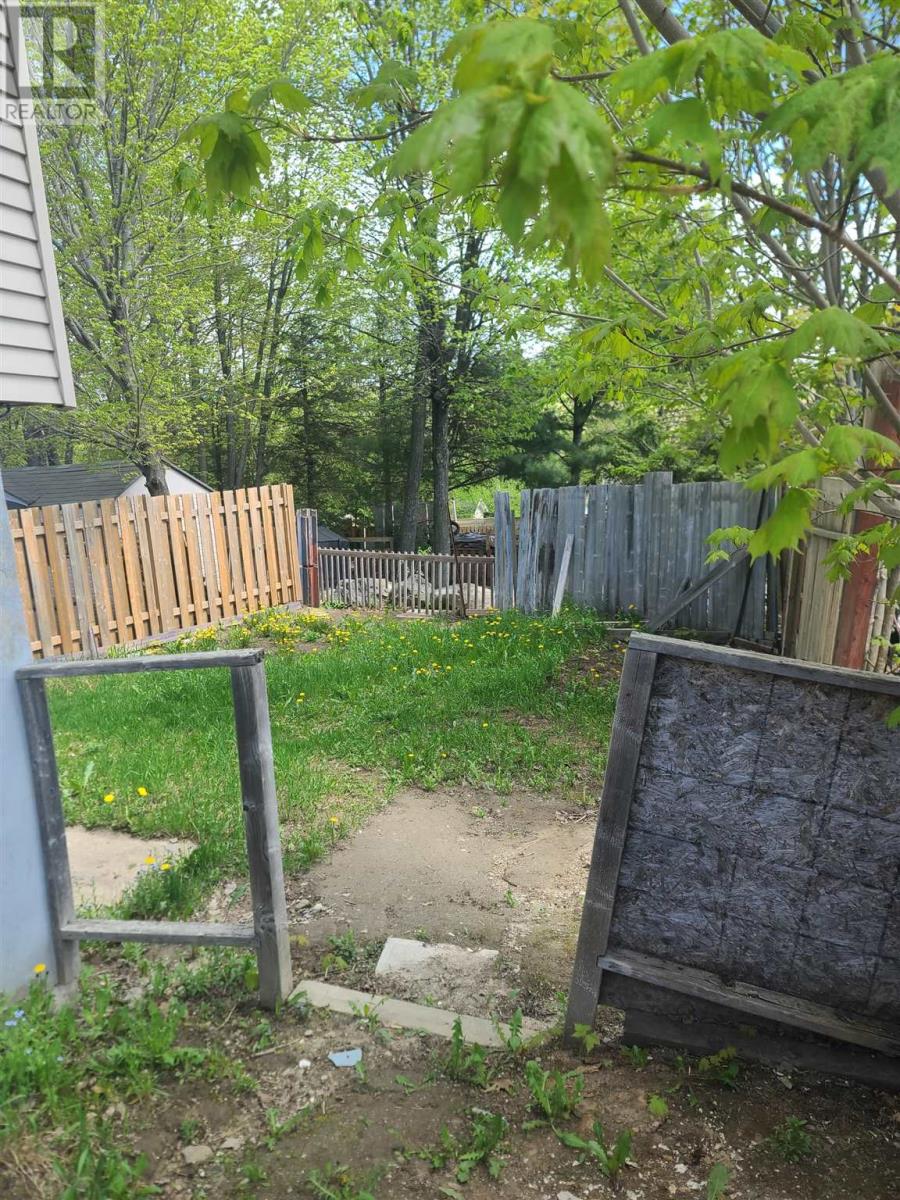 21 Laprairie Cres, Elliot Lake, Ontario  P5A 3B7 - Photo 2 - SM260555