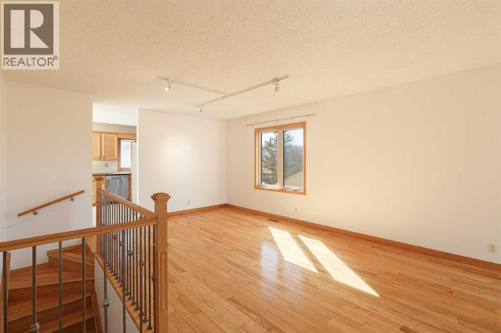 48 Ranchridge Drive NW, Calgary, Alberta  T3G 1W2 - Photo 5 - A2307501