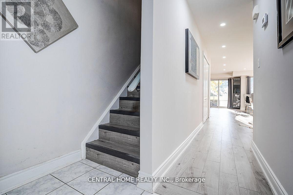 11 - 988 Sheppard Avenue W, Toronto, Ontario  M3H 2T6 - Photo 3 - C13206270