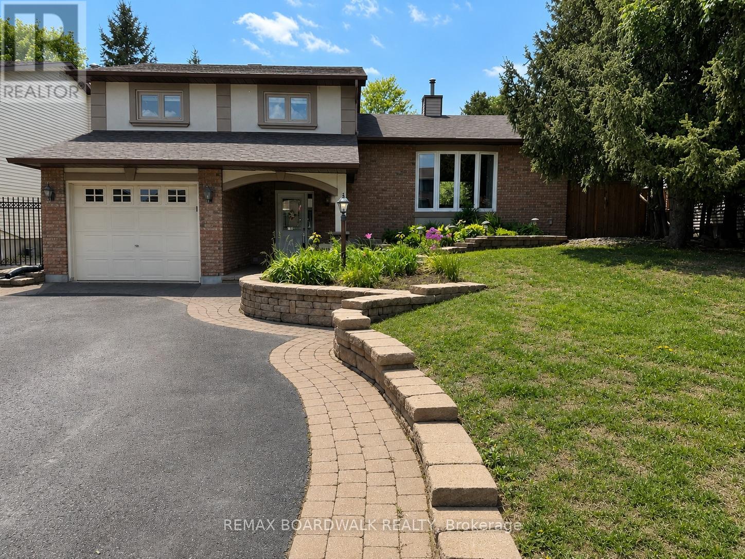 22 BARTLEY CRESCENT, Ottawa, Ontario