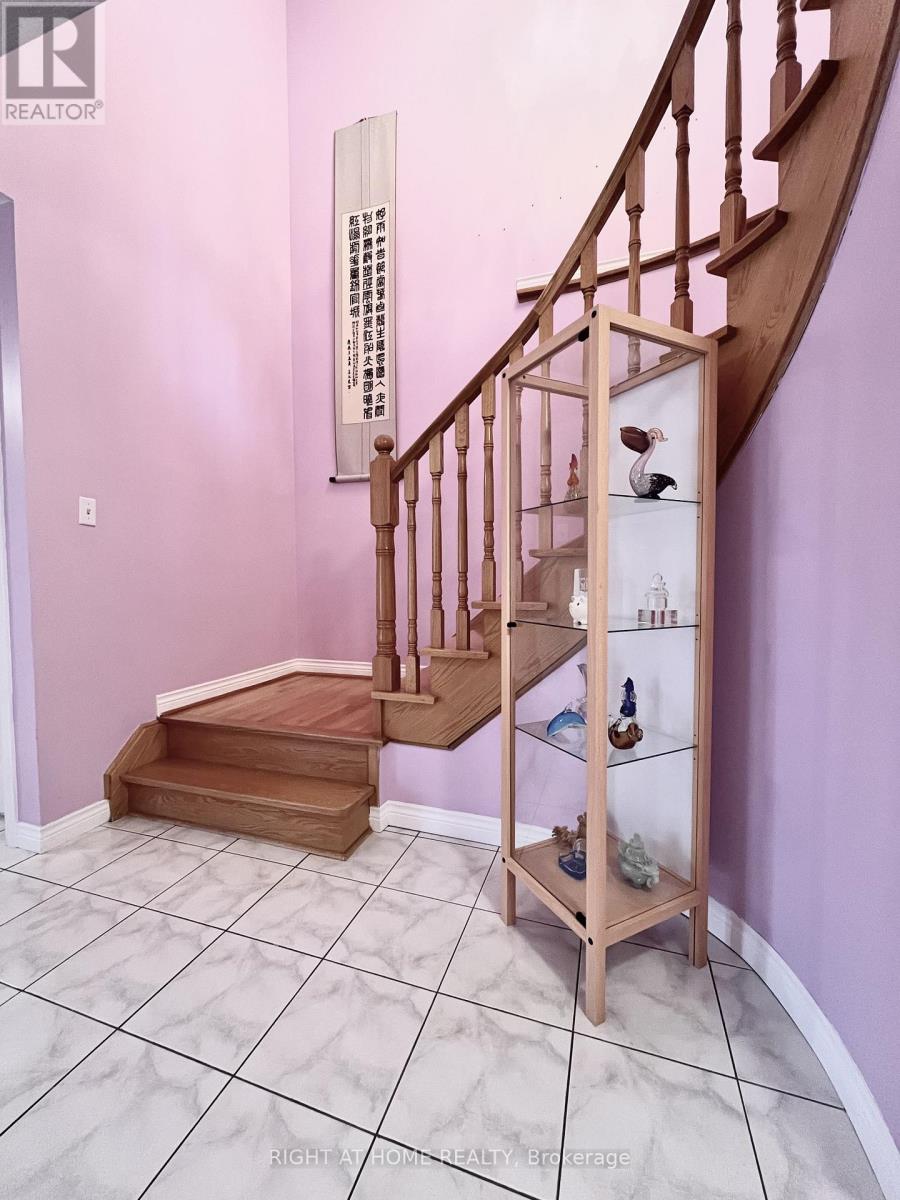 865 Winterton Way, Mississauga, Ontario  L5V 1Z5 - Photo 15 - W13206352