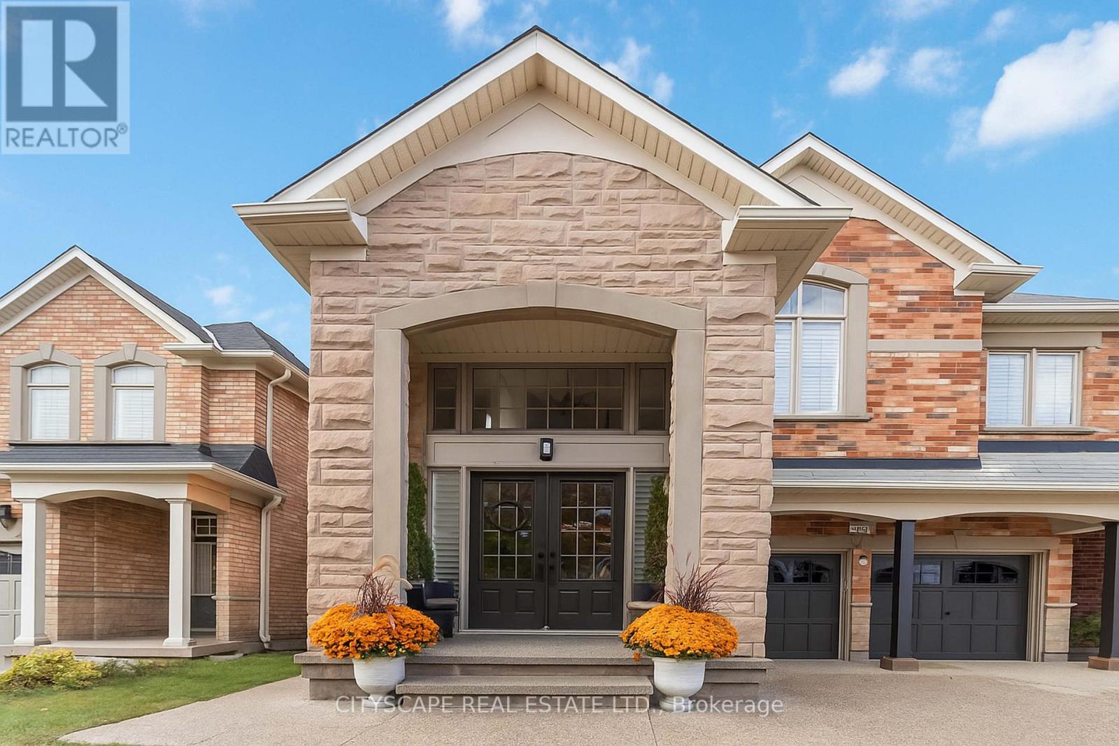 4269 Vivaldi Road, Burlington, Ontario  L7M 0N4 - Photo 2 - W13085532