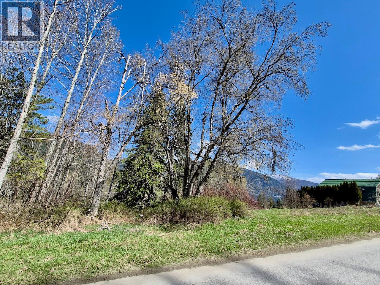 3297 Vindusky Road, Nelson, British Columbia  V1L 6X7 - Photo 9 - 10385170
