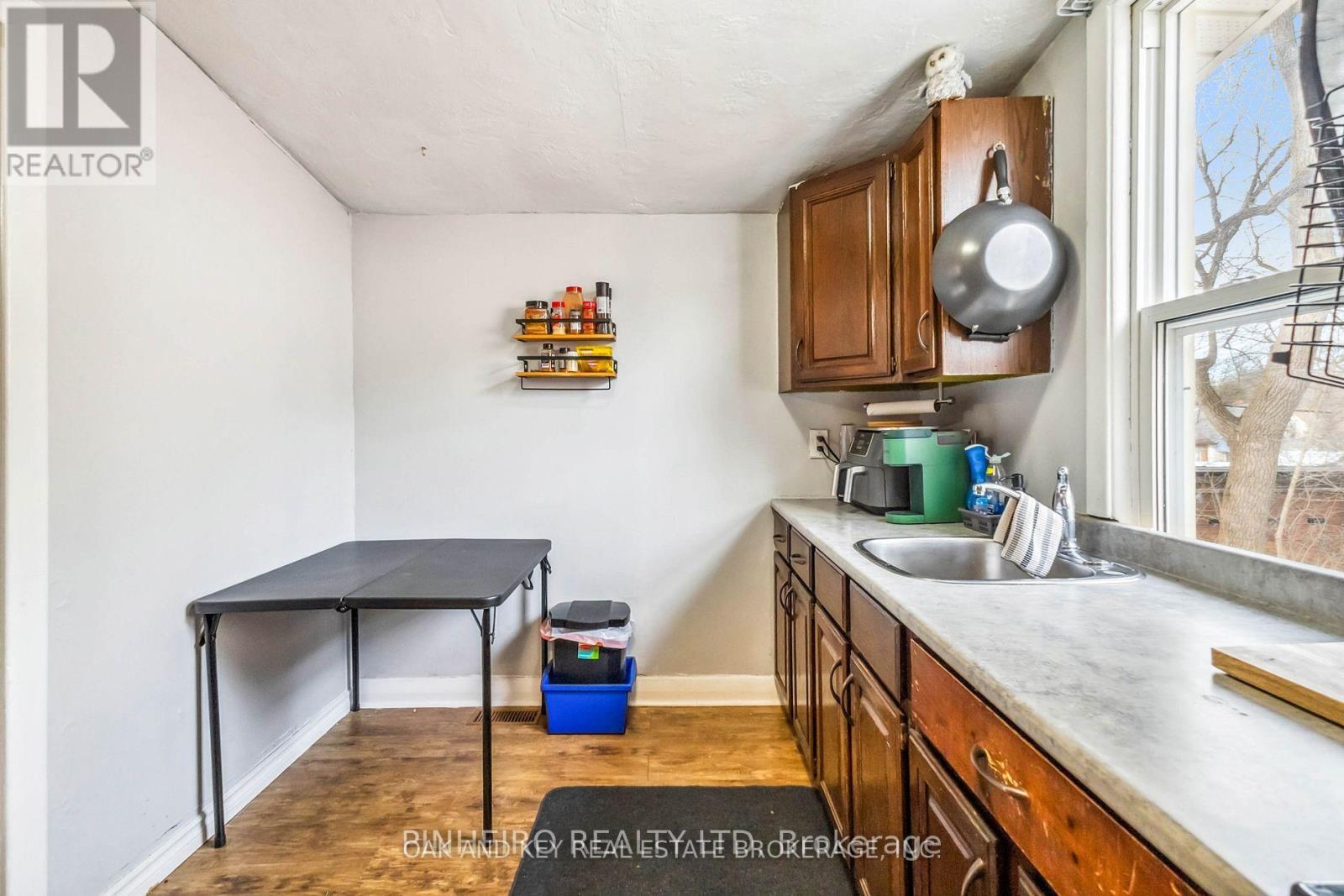 Rear Unit - 66 Cliftonvale Avenue, London South, Ontario  N6J 1J8 - Photo 2 - X13206374